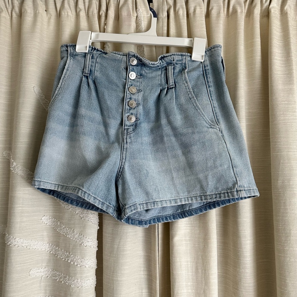 Light Wash American Eagle high waisted paperbag mom shorts